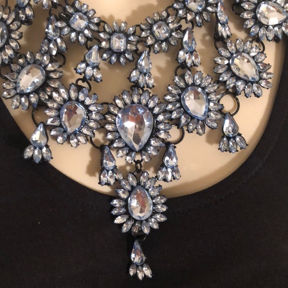 STATEMENT NECKLACE! - Picture 2 of 3